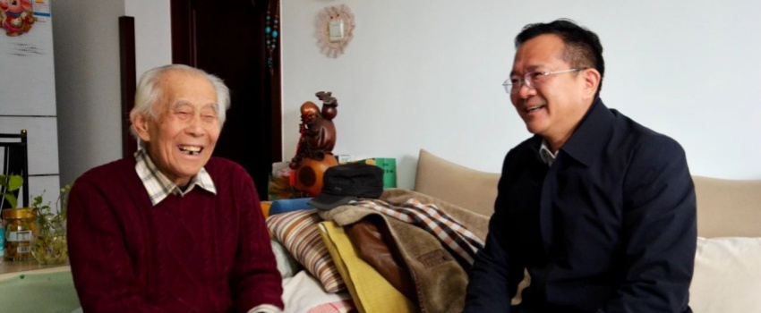 中國(guó)樂(lè)凱黨委領(lǐng)導(dǎo)看望慰問(wèn)樂(lè)凱老領(lǐng)導(dǎo)、老專(zhuān)家、老干部、老黨員及生活困難職工